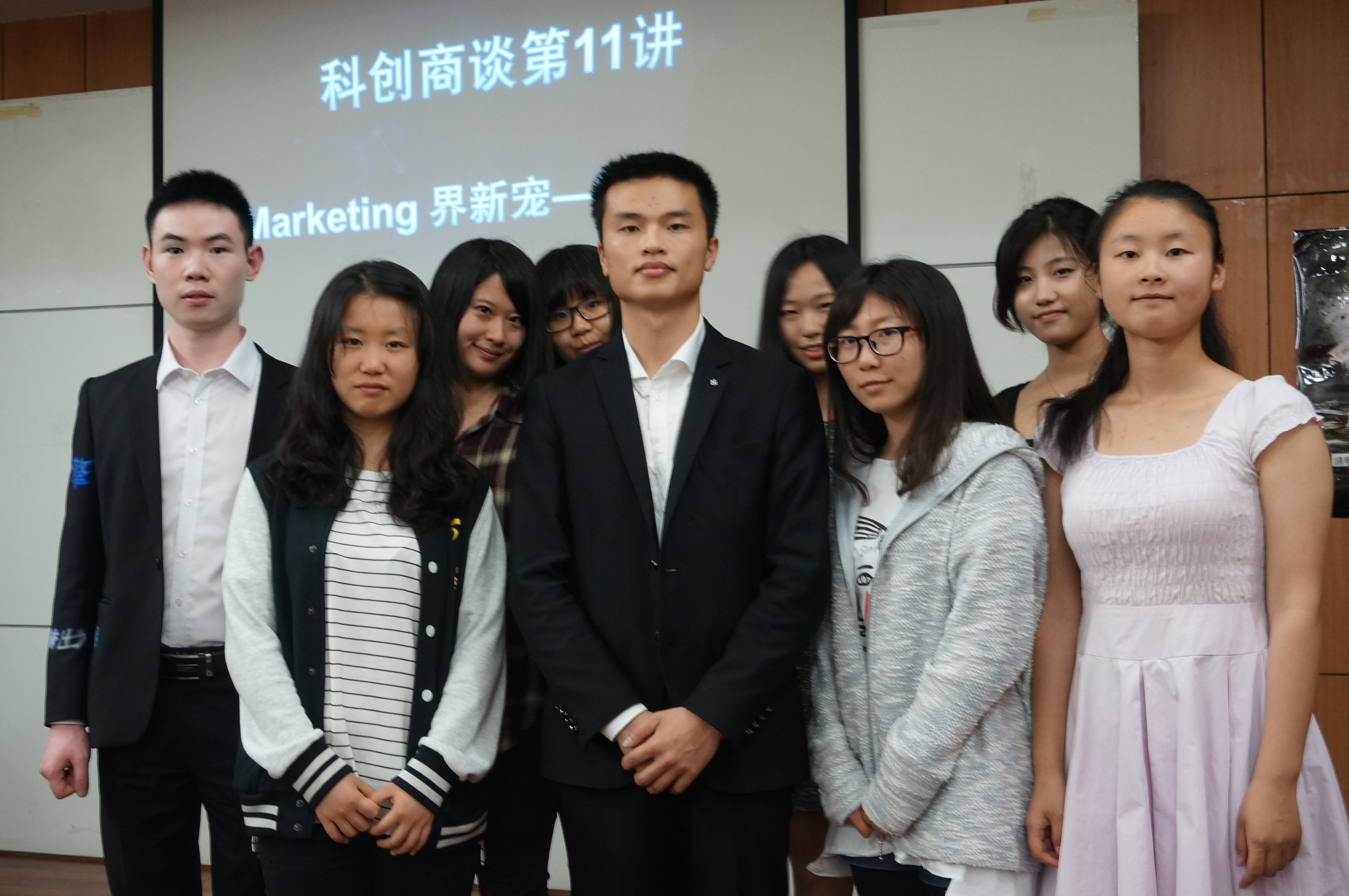 品传公司张泽华应上海外国语大学要求讲授商业知识